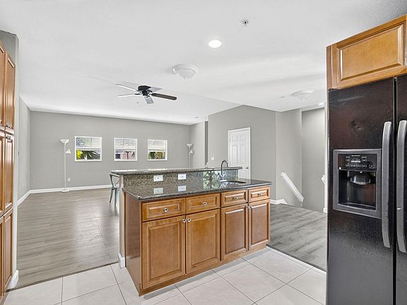 3rd image of 433 NE 1st St #0