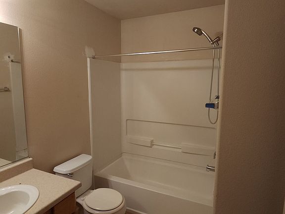 4th image of 805 Sunny Ln Unit A