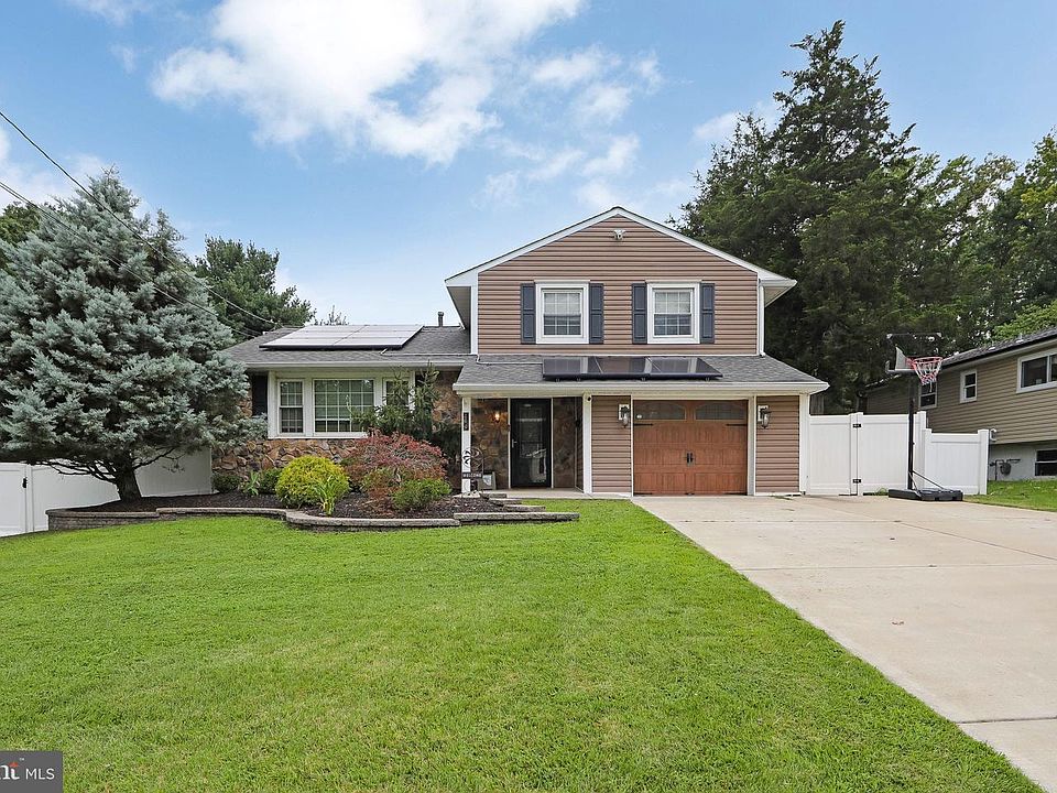 1st image of 10 Forrest Dr