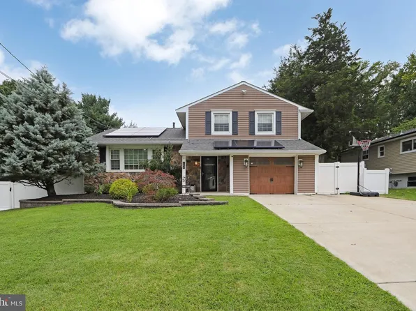 10 Forrest Dr, Turnersville, NJ 08012