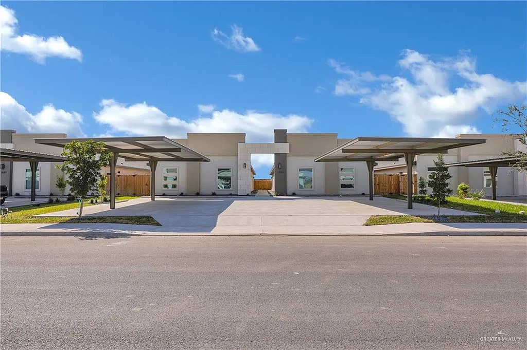 3 bed, 2.0 bath, 1111 sqft, $1,400 — Photo 1