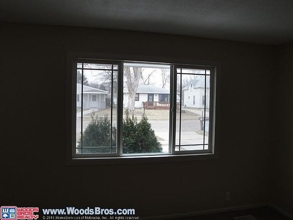 4th image of 6829 Lexington Ave