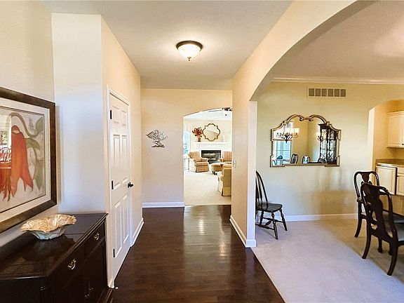 4th image of 21151 Castlewood Dr