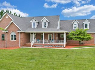 64 Doe Dr, Roanoke, VA 24012