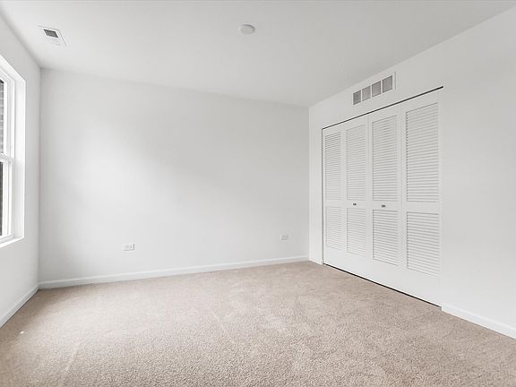 5th image of 1487 Blaine St