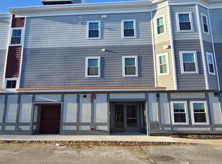 776 Lakeview Ave #204, Lowell, MA 01850