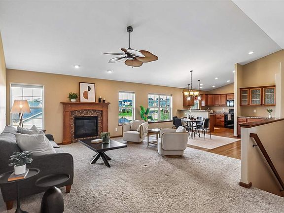 2nd image of 412 Rolling Hills Dr