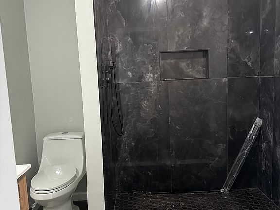 5th image of 1042 Adams Rd