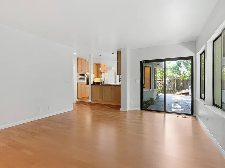 450 Marion Ave — Photo 12