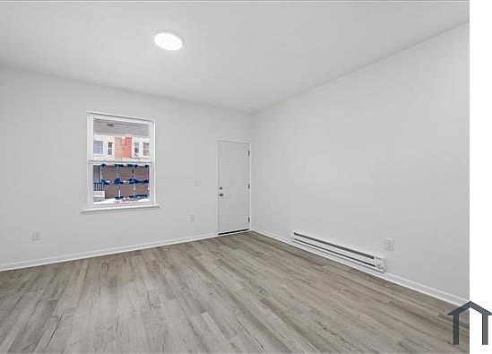 4th image of 5026 Aspen St
