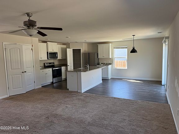 5th image of 472 Poppleton Dr