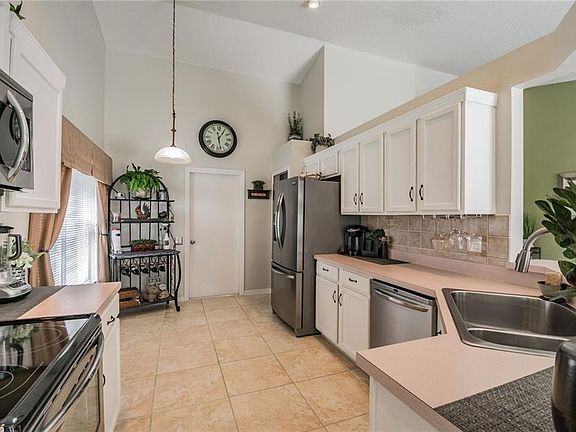 5th image of 4254 Pine Isle Dr