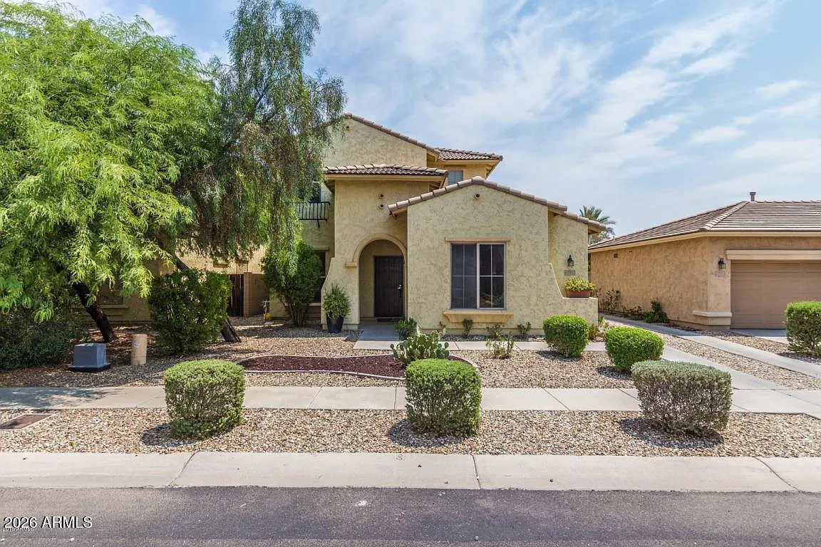 3 bed, 3.0 bath, 2002 sqft, $2,098 — Photo 1