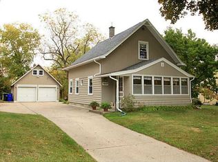 1907 20th St NW, Cedar Rapids, IA 52405