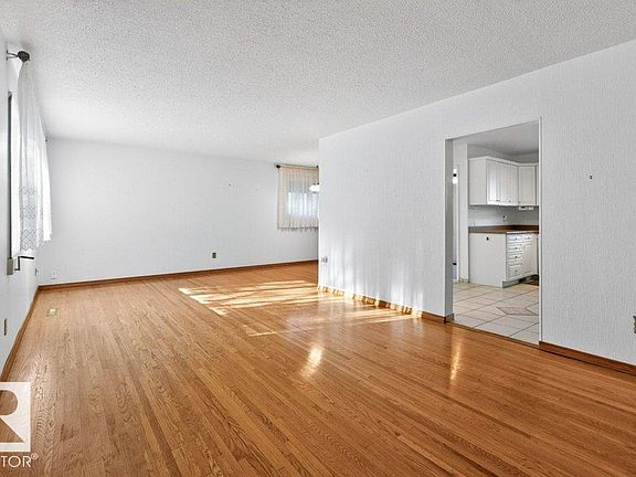 3rd image of 11042 152nd St NW