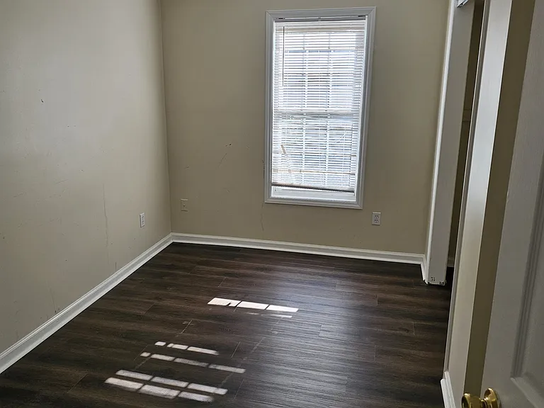 105 Idol St — Photo 12