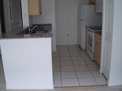 5th image of 2573 Centergate Dr APT 101