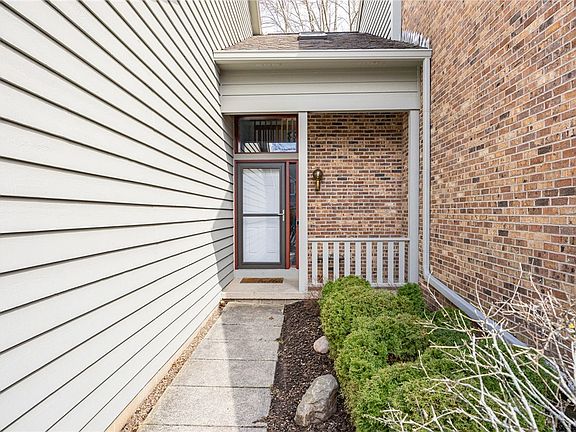 4th image of 12 Kettering Dr