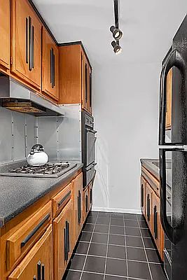 4th image of 7 E 14th St APT 1012
