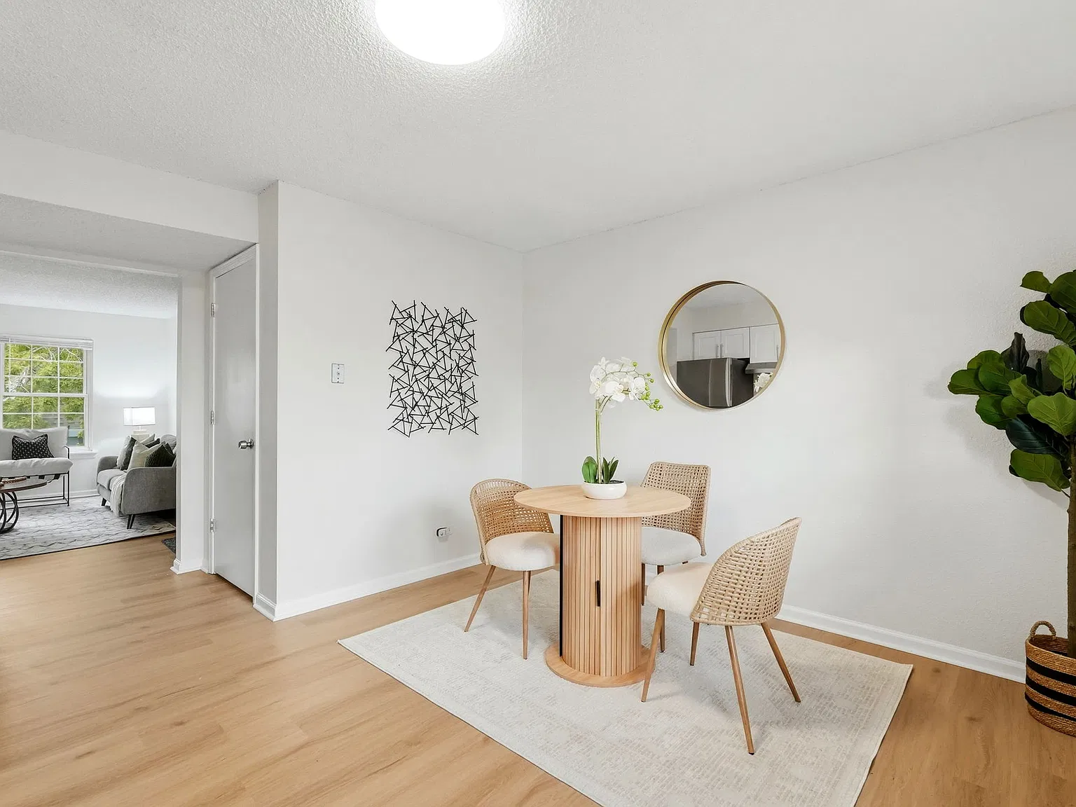 2 bed, 1004 sqft, $1,700 — Photo 3