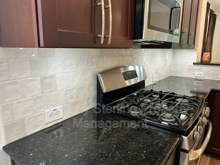 184 Birchmont Dr — Photo 8