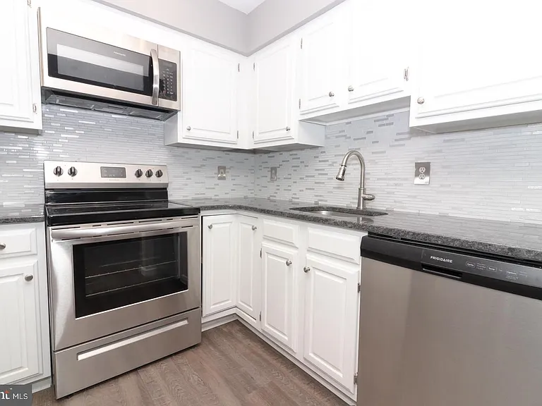 721 Walden Cir — Photo 7