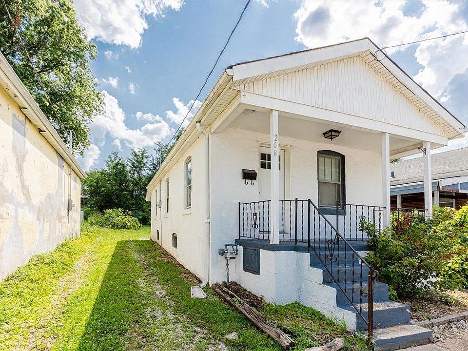 1st image of 208 Waller Ave