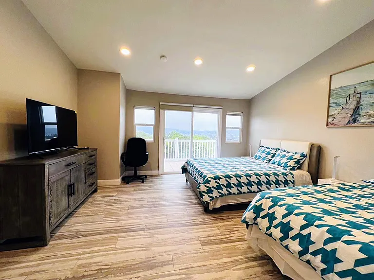 19044 Summit Ridge Dr — Photo 37