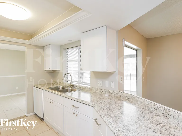 603 Wildwood Pkwy — Photo 6