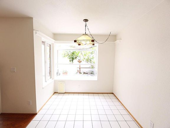 3rd image of 8139 Park Villa Cir