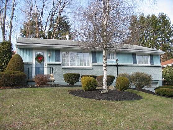 1st image of 2792 Hastings Ave