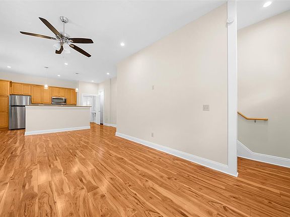 2nd image of 609 Walnut Ave