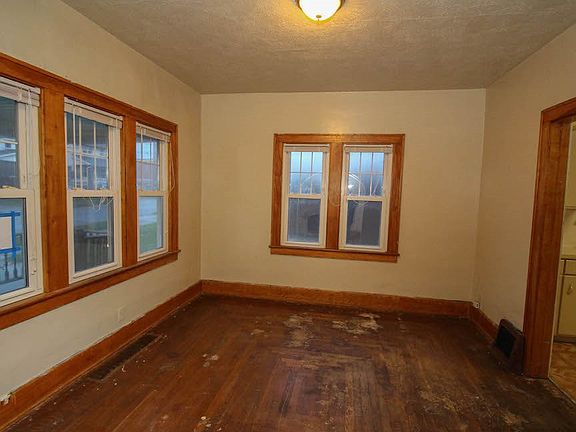 3rd image of 49 S Dunlap Ave