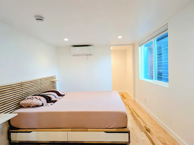 2338 Riverside Dr — Photo 5