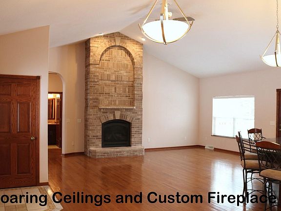 4th image of 175 E Nicolet Blvd