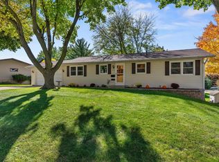 891 Mayer Ln, Mayville, WI 53050