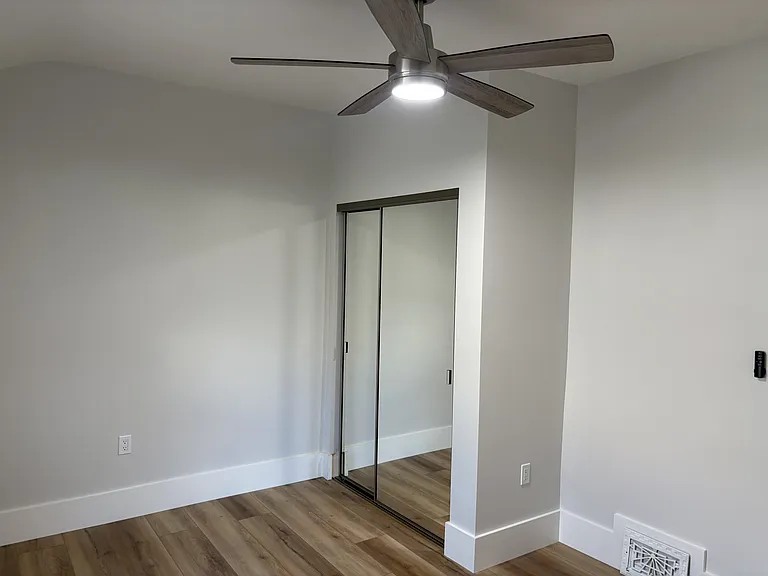 275 N Orange St — Photo 14