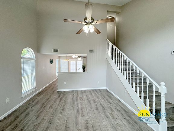 4th image of 347 Canterbury Cir