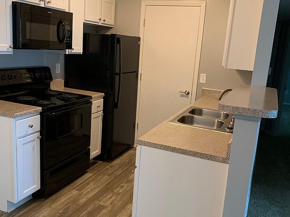3rd image of 3277 Plum Creek Dr