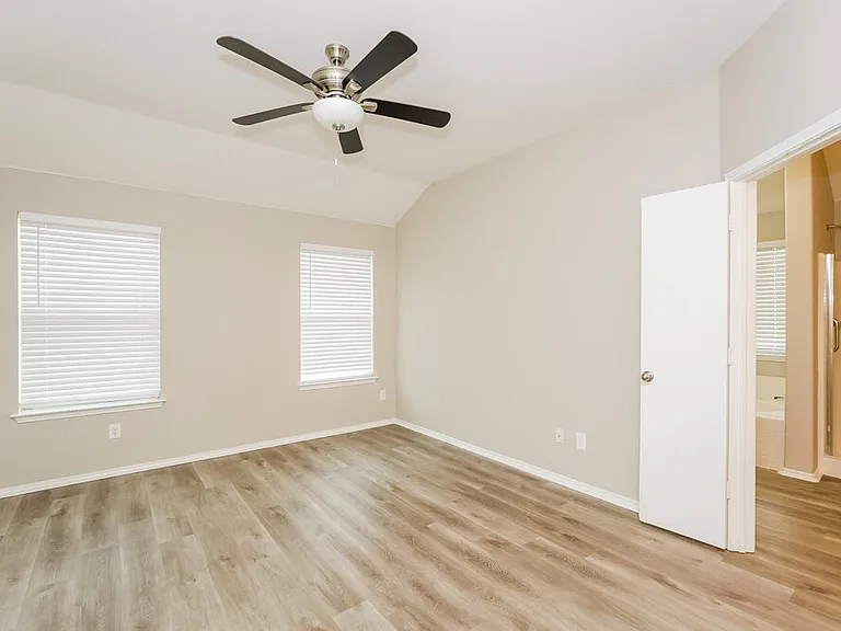 3737 Sapphire St — Photo 10