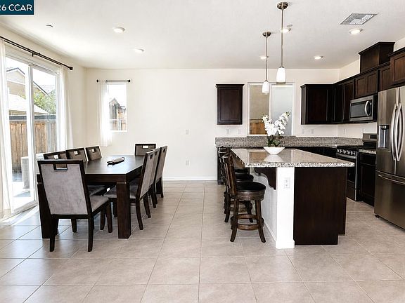 4th image of 294 Caputo Cir