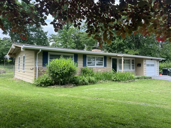 615 Crest Ct, Saint Louis, MO 63122