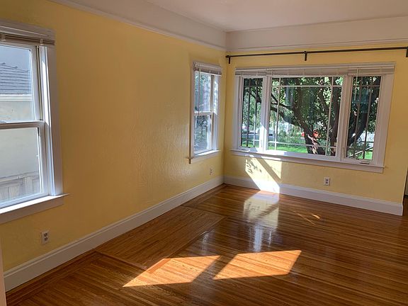 5th image of 2119 Sacramento St