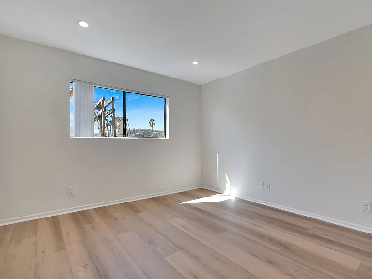 RENOVATED 1 BED 1 BATH - UNIT #309 TOP FLOOR