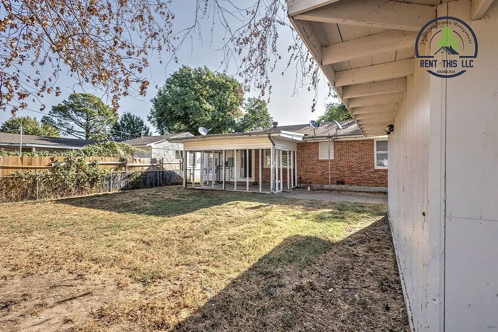 3 bed, $1,100 — Photo 4