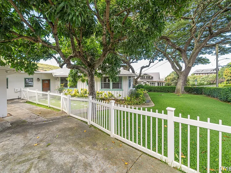 2417 Parker Pl — Photo 2