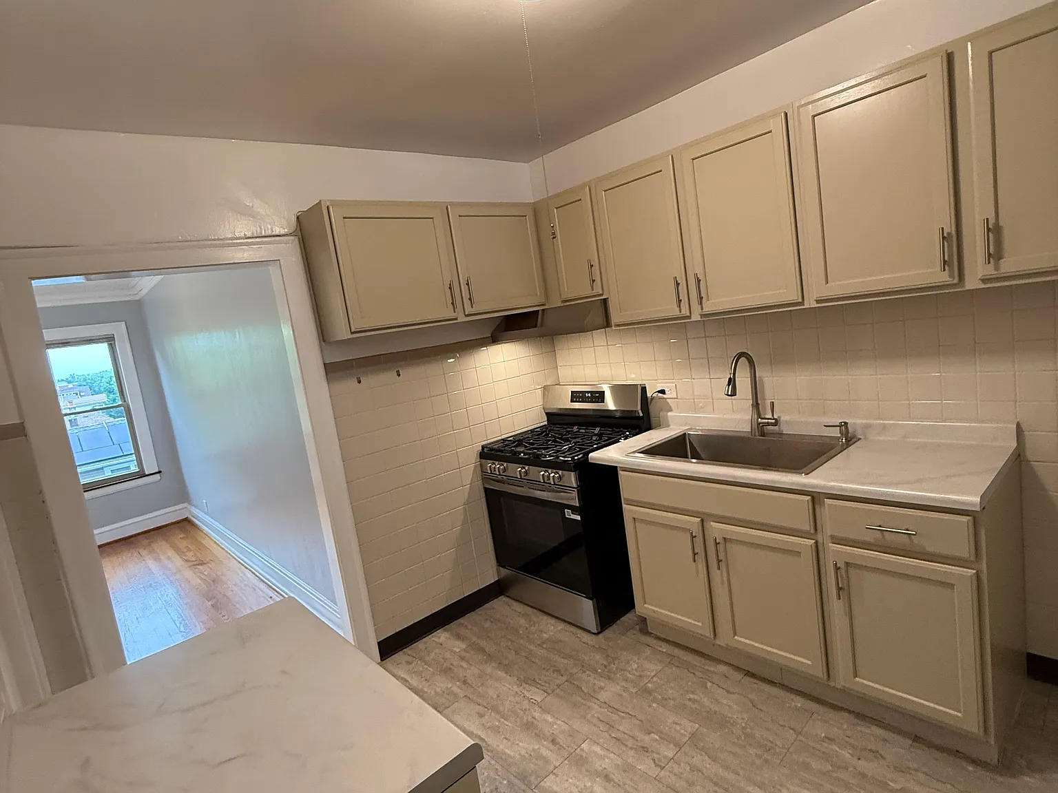 2 bed, 1000 sqft, $1,850 — Photo 3