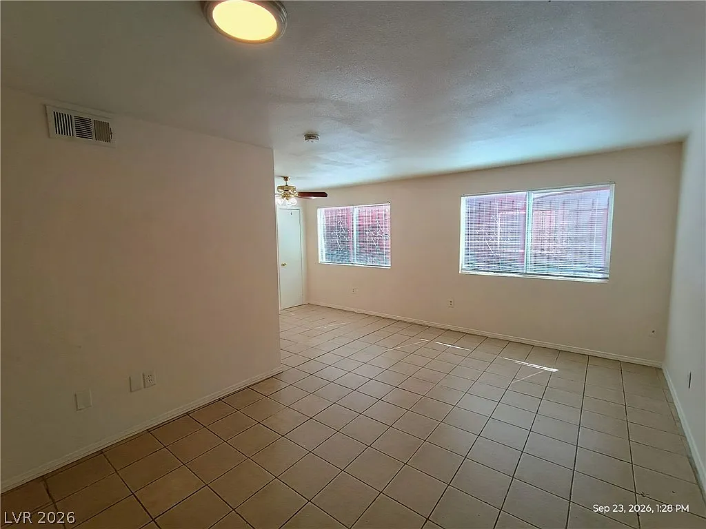 2 bed, 2.0 bath, 3648 sqft, $1,150 — Photo 2