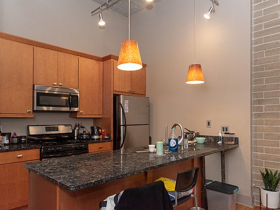 3rd image of 3712 N Wilton Ave #N3