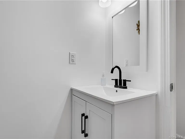 1 Alicia Ln #B — Photo 4